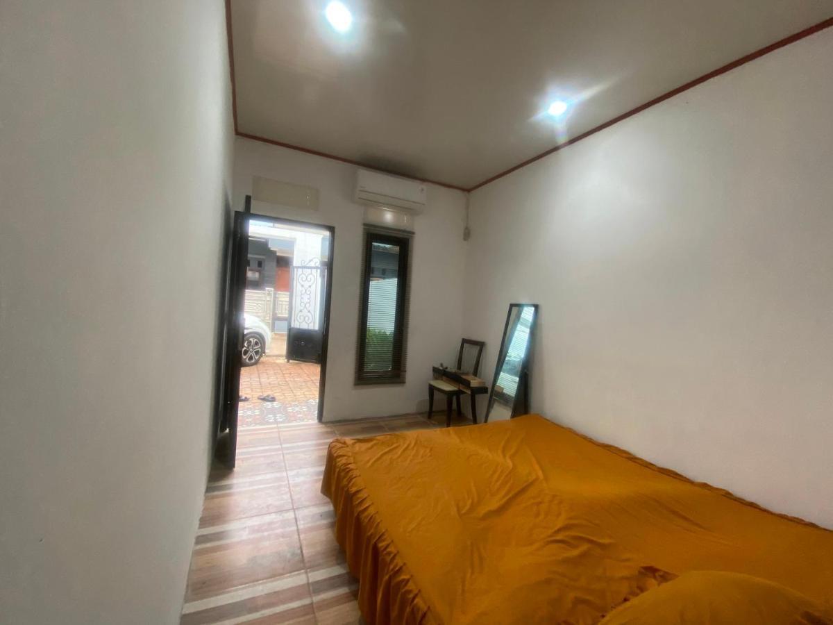 Express O 92147 Nia Residence Depok Exterior photo